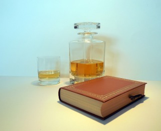 Bildquelle: https://pixabay.com/de/alkohol-whisky-whiskey-karaffe-1278873/